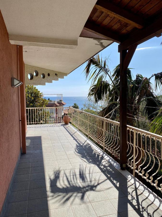 Casa Vacanze Eden Ачи Кастело Екстериор снимка